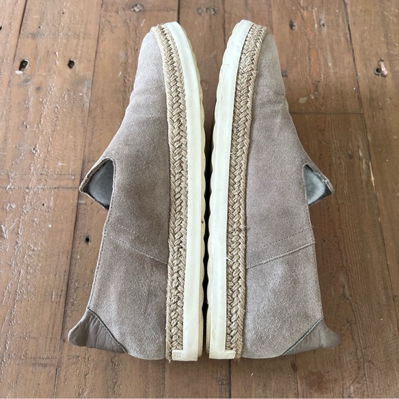 VINCE Dillon Sneakers EU 37 US 7 Beige Woodsmoke Suede Slip On Woven Preppy - Picture 7 of 9